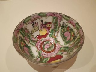 Cuenco y cuchara de porcelana