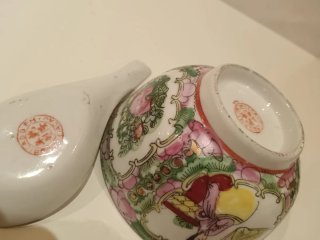 Cuenco y cuchara de porcelana