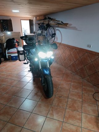 Triumph Adventure Moto Azul
