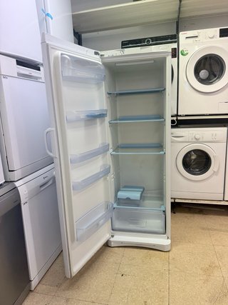Nevera Indesit 175x60 con garantía