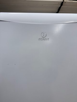 Nevera Indesit 175x60 con garantía
