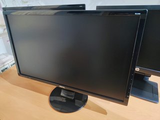 Confezione da 3 monitor Benq + HP Nero