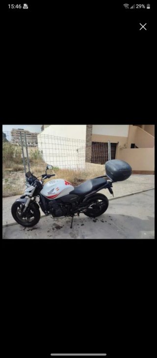 Honda Hornet Naked Roja y Blanca