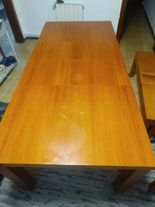 Mesa de comedor de madera maciza