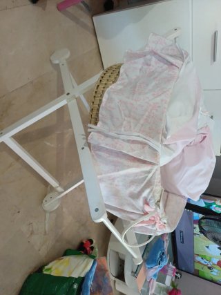 Mini cuna mimbre funda rosa bebé cn patas d madera