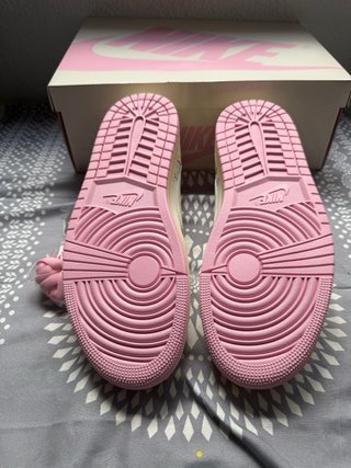 Air Jordan 1 Retro Low x Travis Scott Shy Pink
