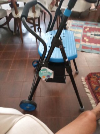 Andador Plegable con Asiento y Bolsa