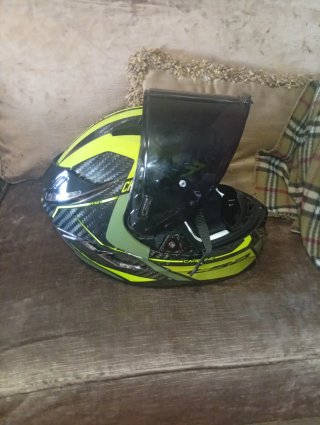 Casco de moto deportivo