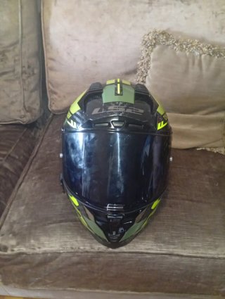 Casco de moto deportivo