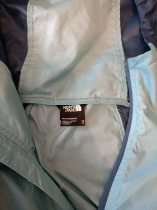 Cortavientos The North Face azul y gris