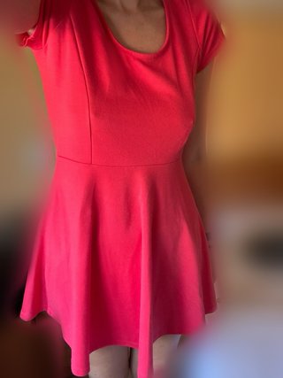Vestido corto rosa con cremallera