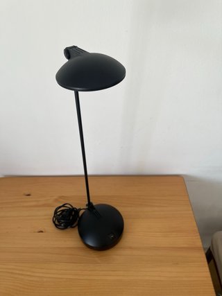 Lámpara pequeña negra (viene sin bombilla)