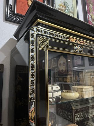 Mueble Oriental Antiguo Negro y Dorado