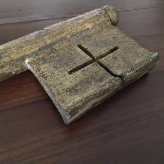 Vecchia chiave grande in legno