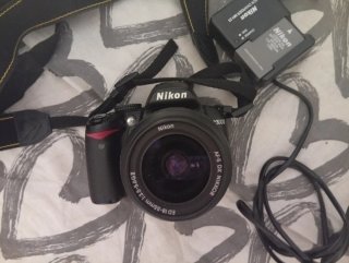 Cámara Nikon con accesorios