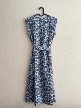 Vestido ligero de algodón con flores azules
