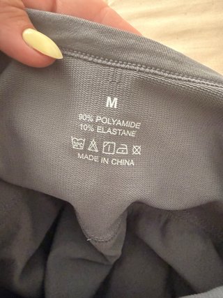 Vestido deportivo gris