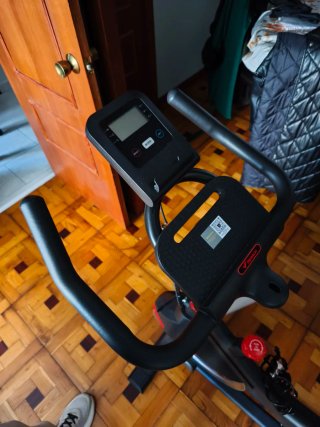 Bicicleta Estática Negra y Roja