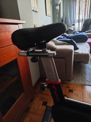 Bicicleta Estática Negra y Roja