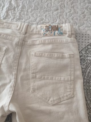 Pantalón vaquero niño beige verano
