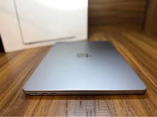MacBook Air 13 M3 completamente nuevo.