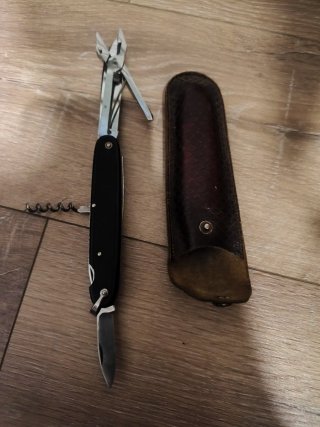 3Navajas multiusos con martillo y alicates