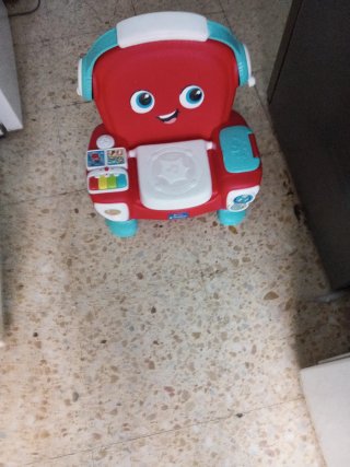 Juguete musical infantil rojo con auriculares