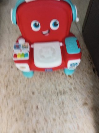 Juguete musical infantil rojo con auriculares
