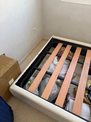 Cama 1.35m Piel Sintética y Madera