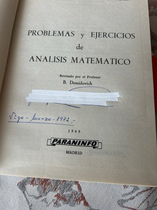 Problemas y ejercicios de análisis matemático.