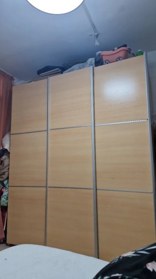 Armario de madera y metal