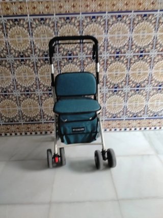 Andador Mobiclinic Plegable con Asiento