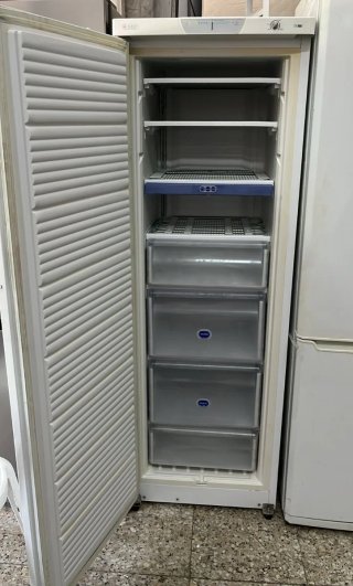 Congelatore verticale bianco