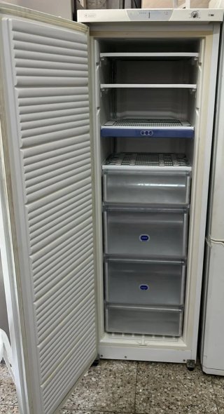 Congelatore verticale bianco