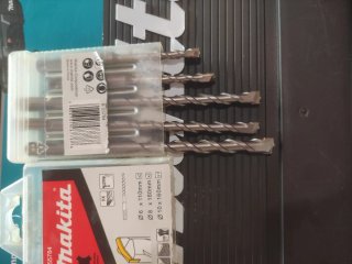 Maletín / Caja Brocas Makita HR2470BX40