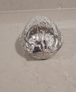 Cascanueces vintage metal plateado