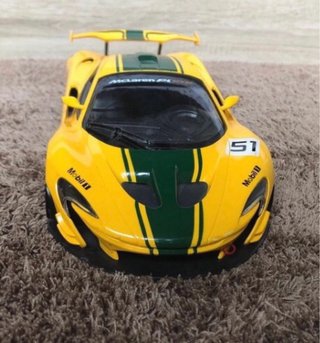 Coche teledirigido McLaren P1 GTR amarillo