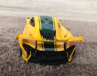 Coche teledirigido McLaren P1 GTR amarillo