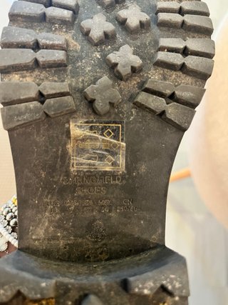 Botas militares negras con cordones y cremallera