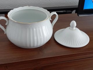 Sopera Santa Clara Porcelana Dorada