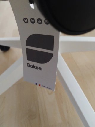 Silla de oficina ergonómica roja y negra