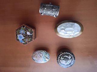 Pastilleros antiguos de metal decorados