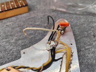 Golpeador Stratocaster/Telecaster crema