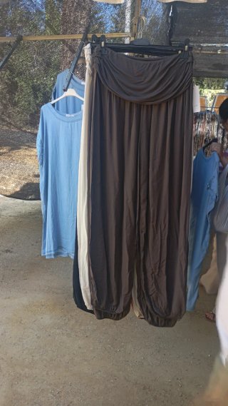 Pantalones anchos marrones y beige