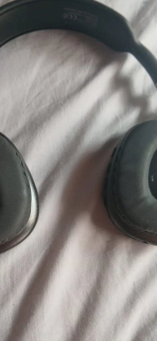 Cascos Inalámbricos Negros y Grises