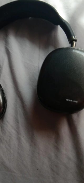 Cascos Inalámbricos Negros y Grises