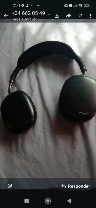 Cascos Inalámbricos Negros y Grises