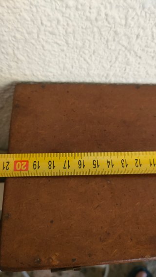 Caja de madera antigua con cerradura