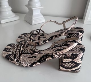 Sandalias Zara efecto pitón