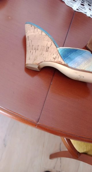 Zapatos de tacón Fimode azules y dorados